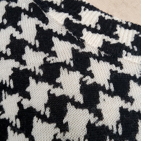 J Crew 100% Merino Wool Houndstooth Sweater S - Picture 3 of 5